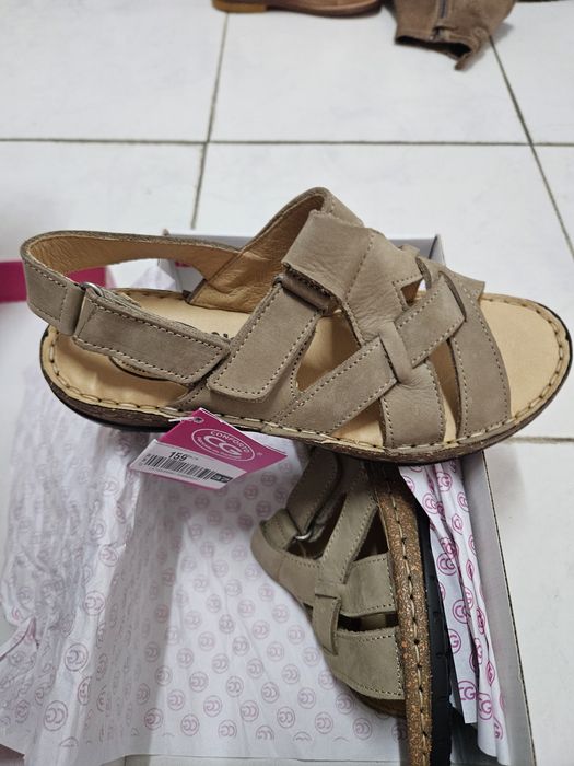 Vendo sandálias senhora