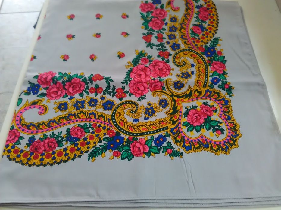 Lenços regionais com franja