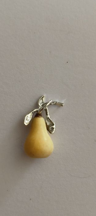 Pendente antigo em prata formato pêra