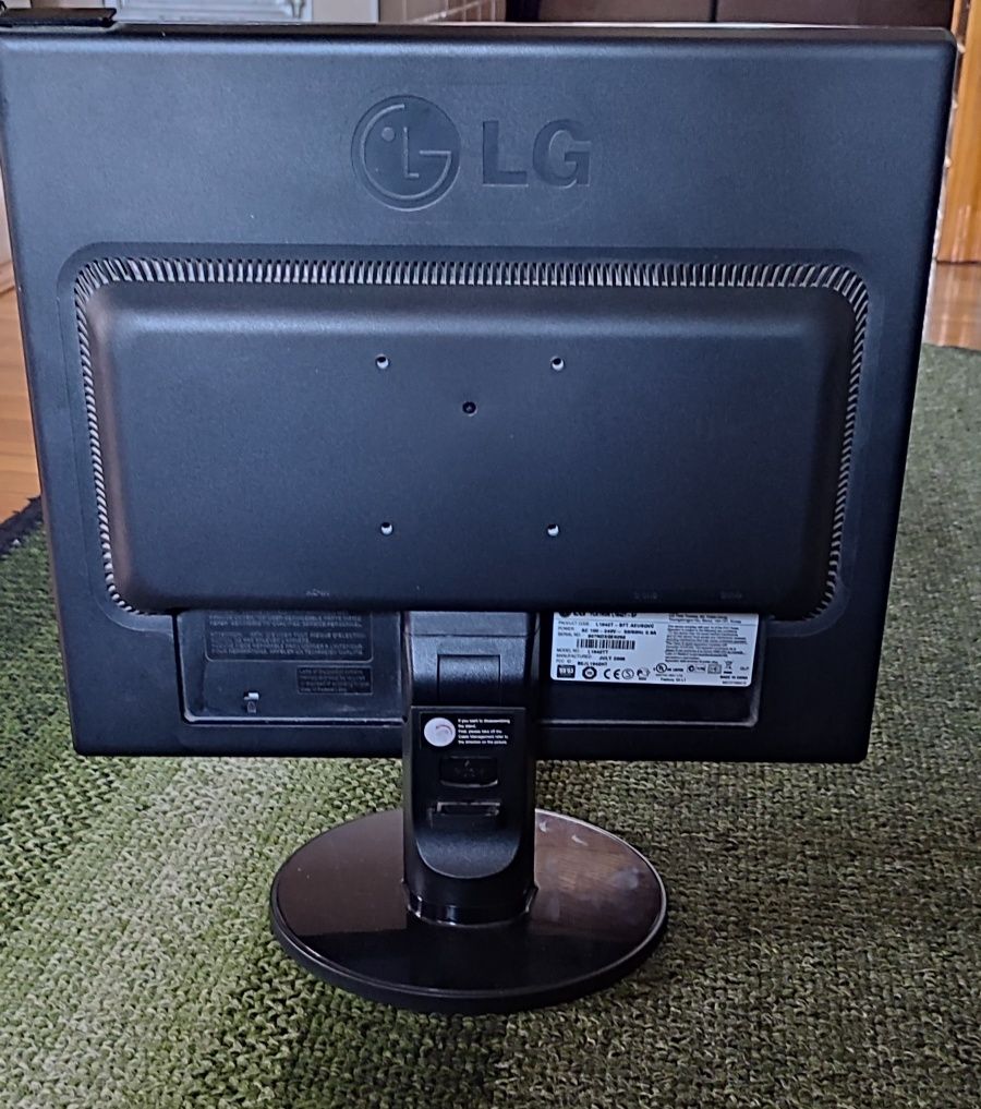 Монітор LG flatron L1942T