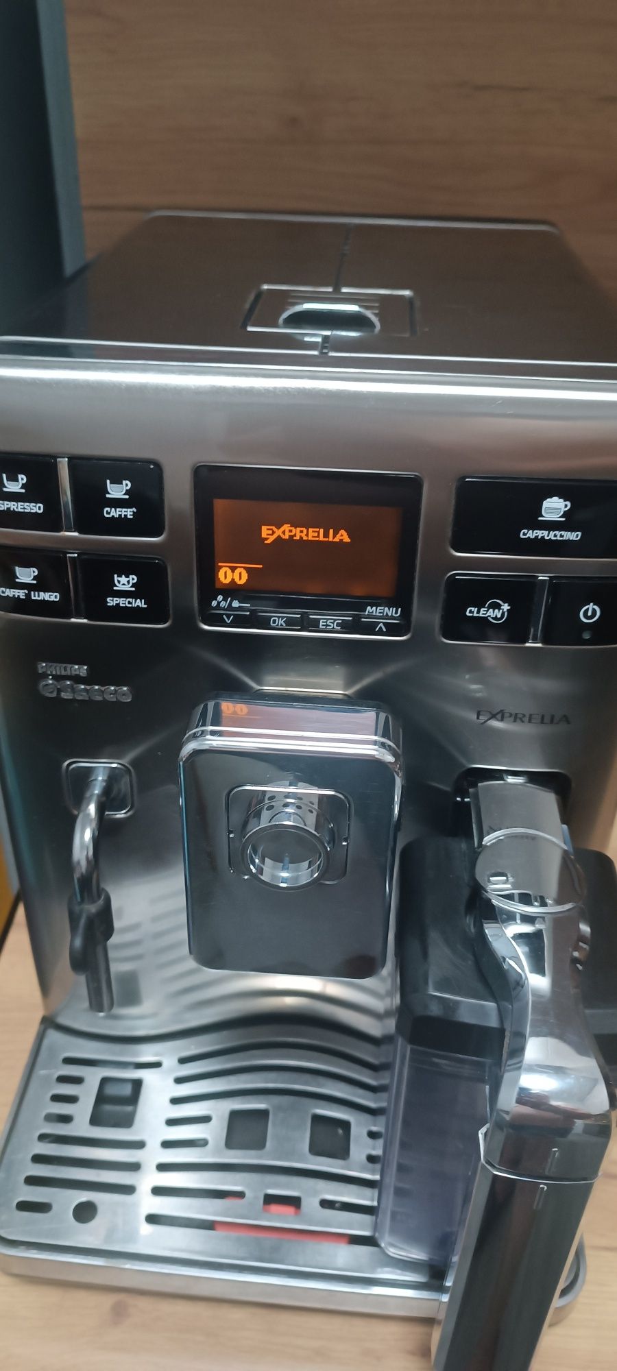 Продам кофемашину Saeco exprelia