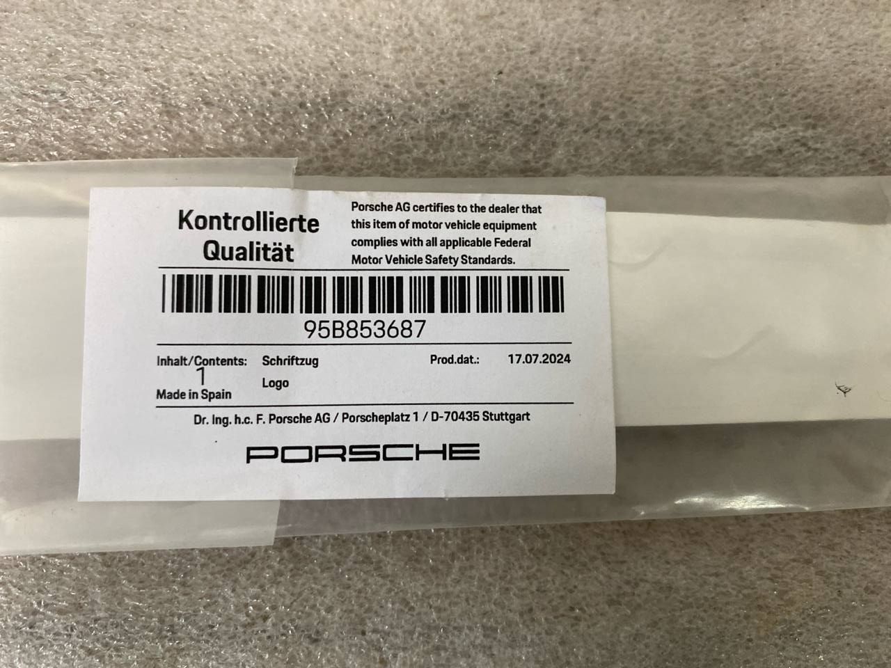Porsche macan напис porsche на кришку багажника 95b853687
