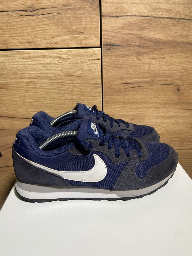 Чоловічі кросівки Nike Md Runner 2