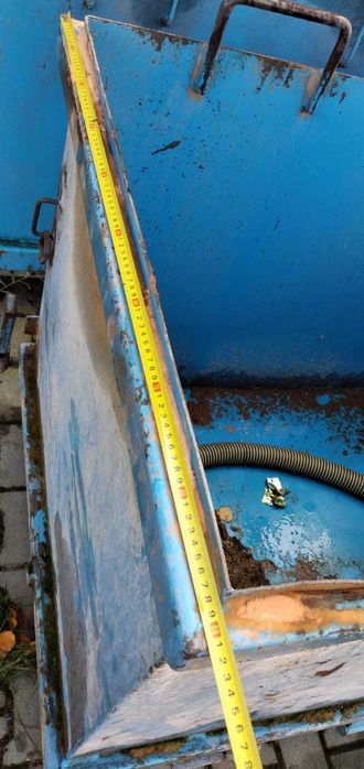 Kontener metalowy z otwieranym dnem i uszami