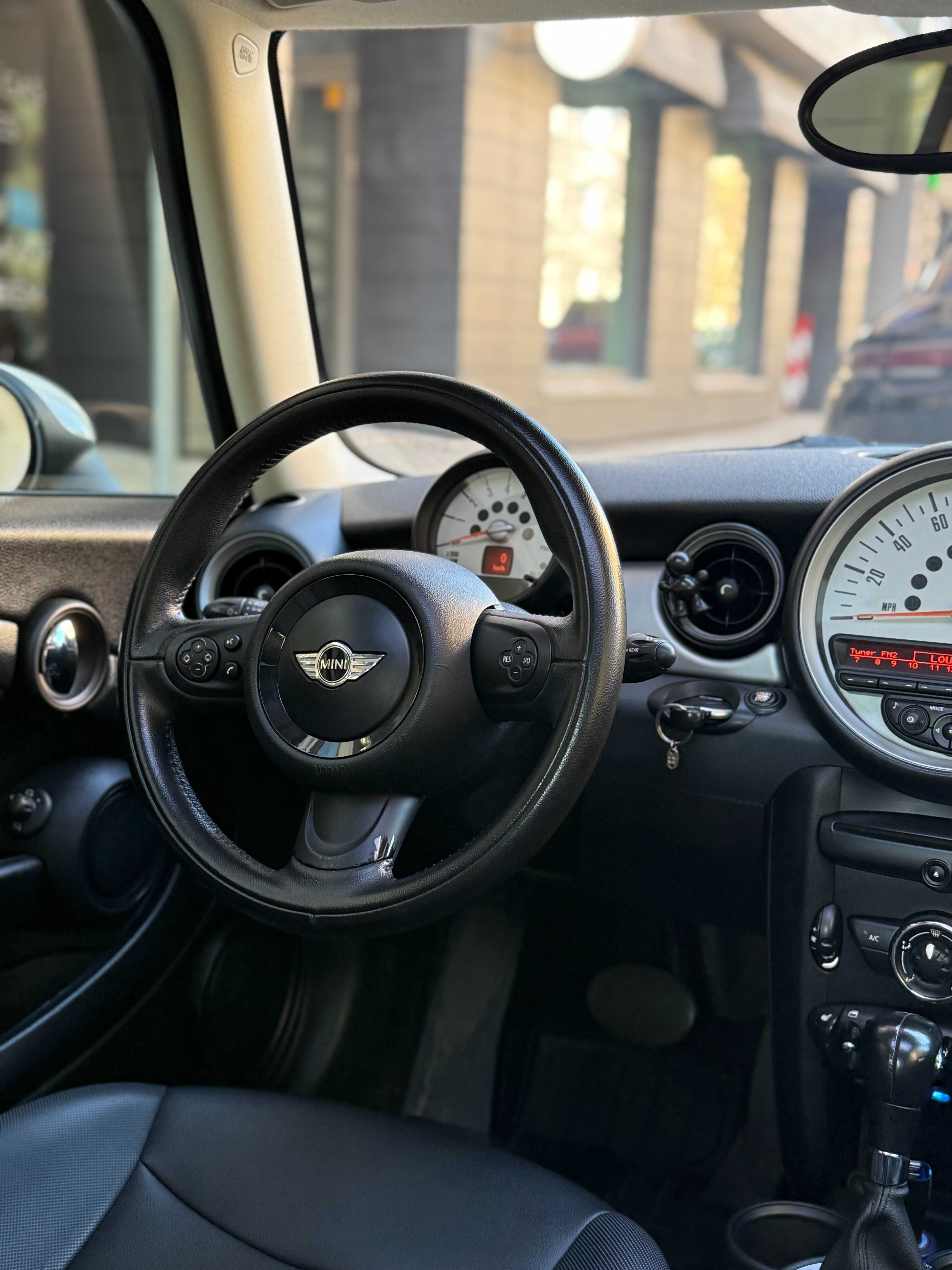 Продам Mini Cooper Hatch 2012