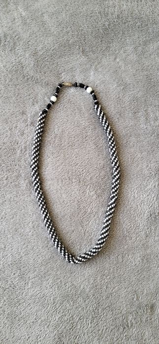 Вироби з бісеру, кольє, джгути