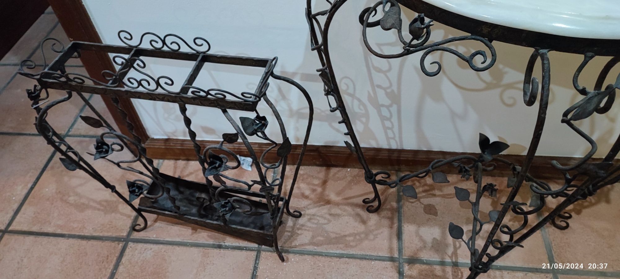 Conjunto vintage, mesa se hall bengaleiro cabide com espelho, etc. Se