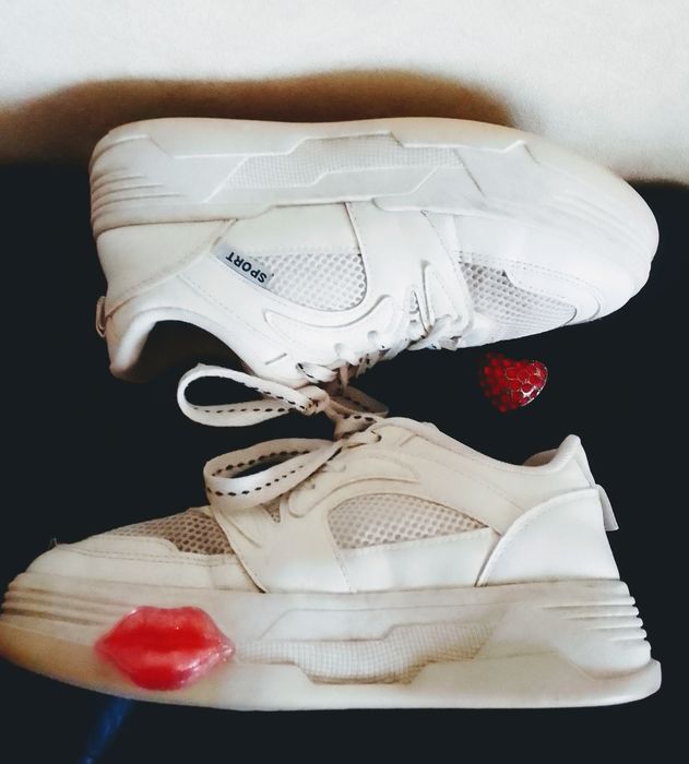 Свои стильные фирменные кроссовки. Made in Turkey. Размер 38 (25 см).