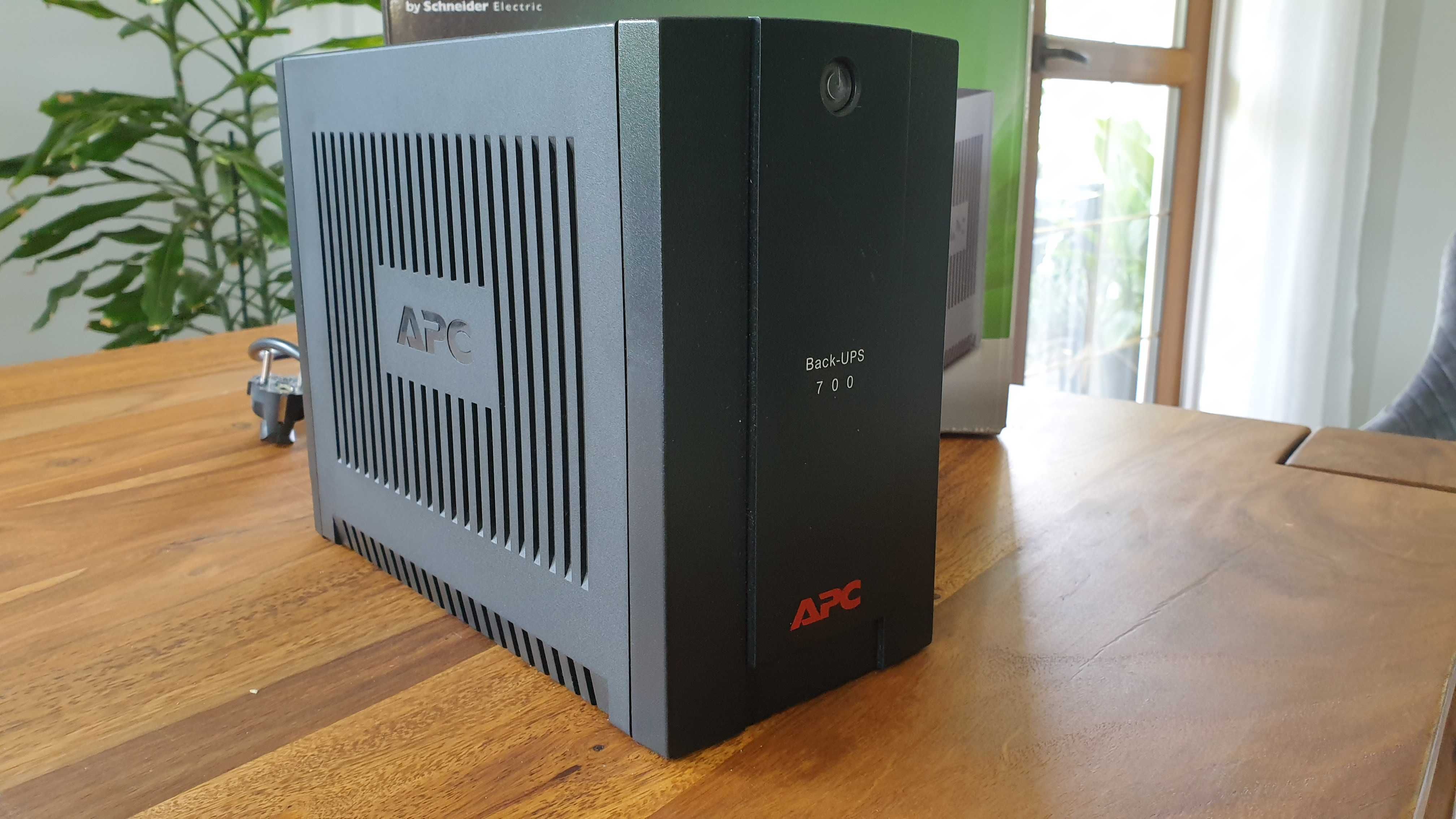 Zasilacz awaryjny APC Back UPS 700 - nowy akumulator - gwarancja