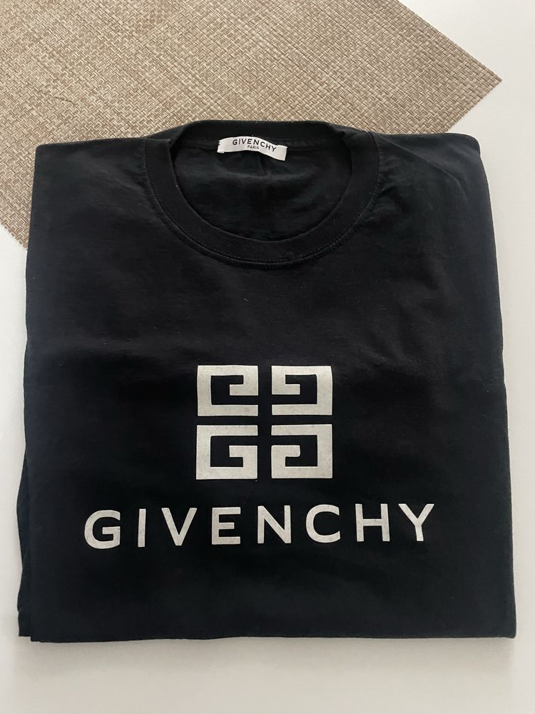 T shirts Givenchy . Balmain . Dsquared . Dior