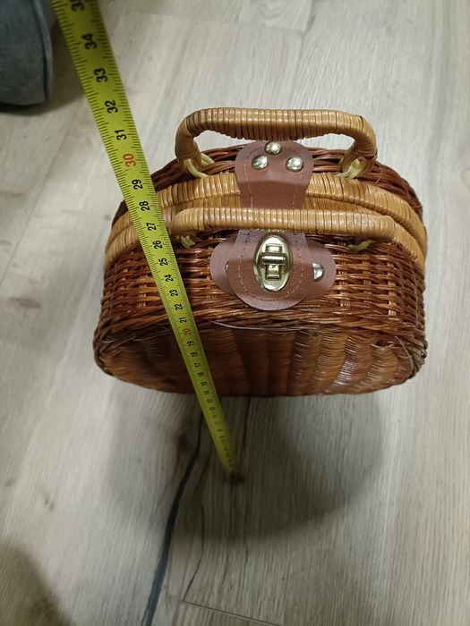 Wiklinowy koszyk torebka kuferek porcelana