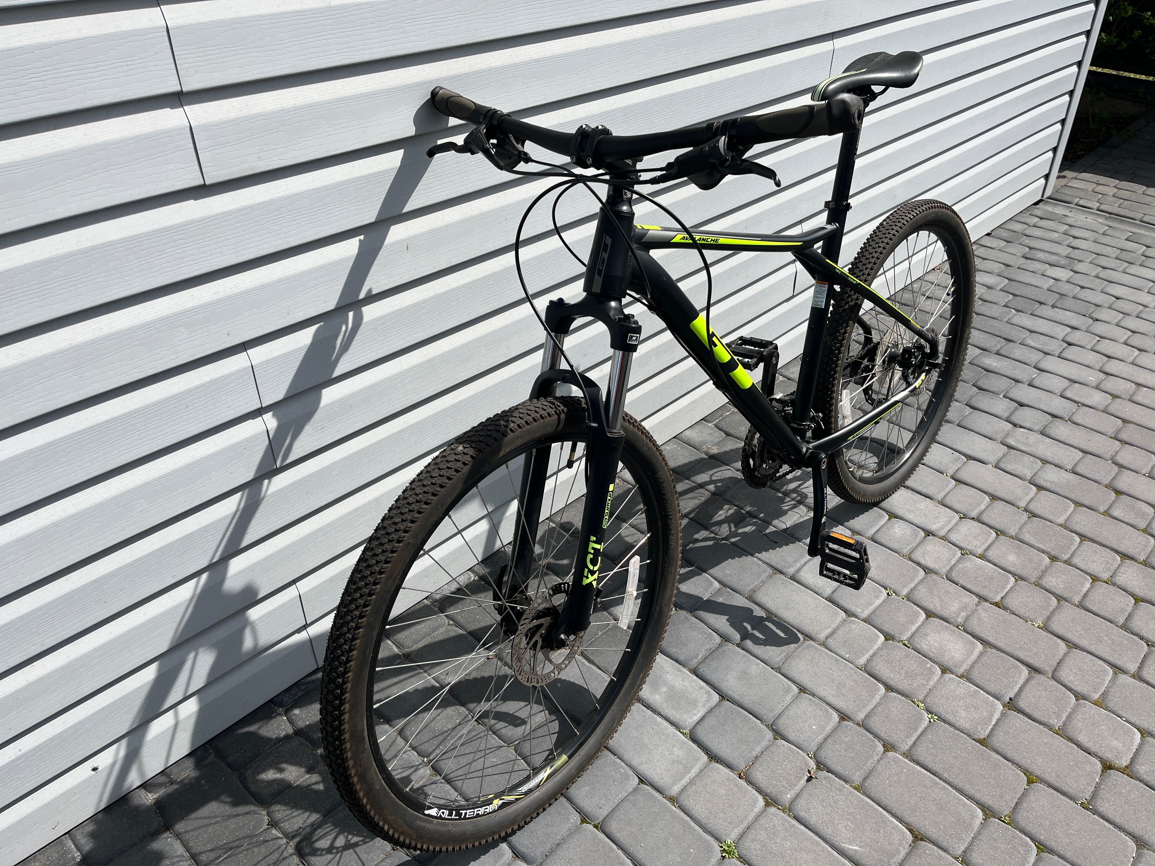 Велосипед GT Avalanche Sport 27,5"