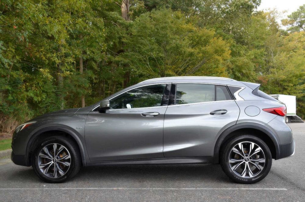 INFINITI QX30 Premium      2017