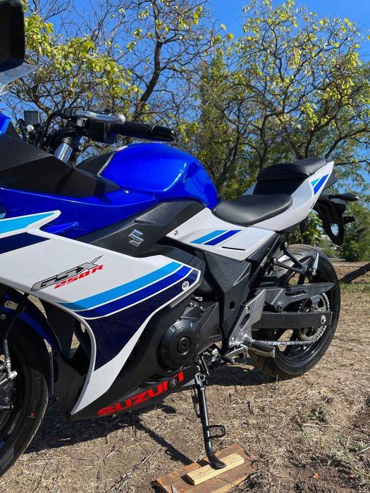 Мотоцикл Suzuki GSX250R