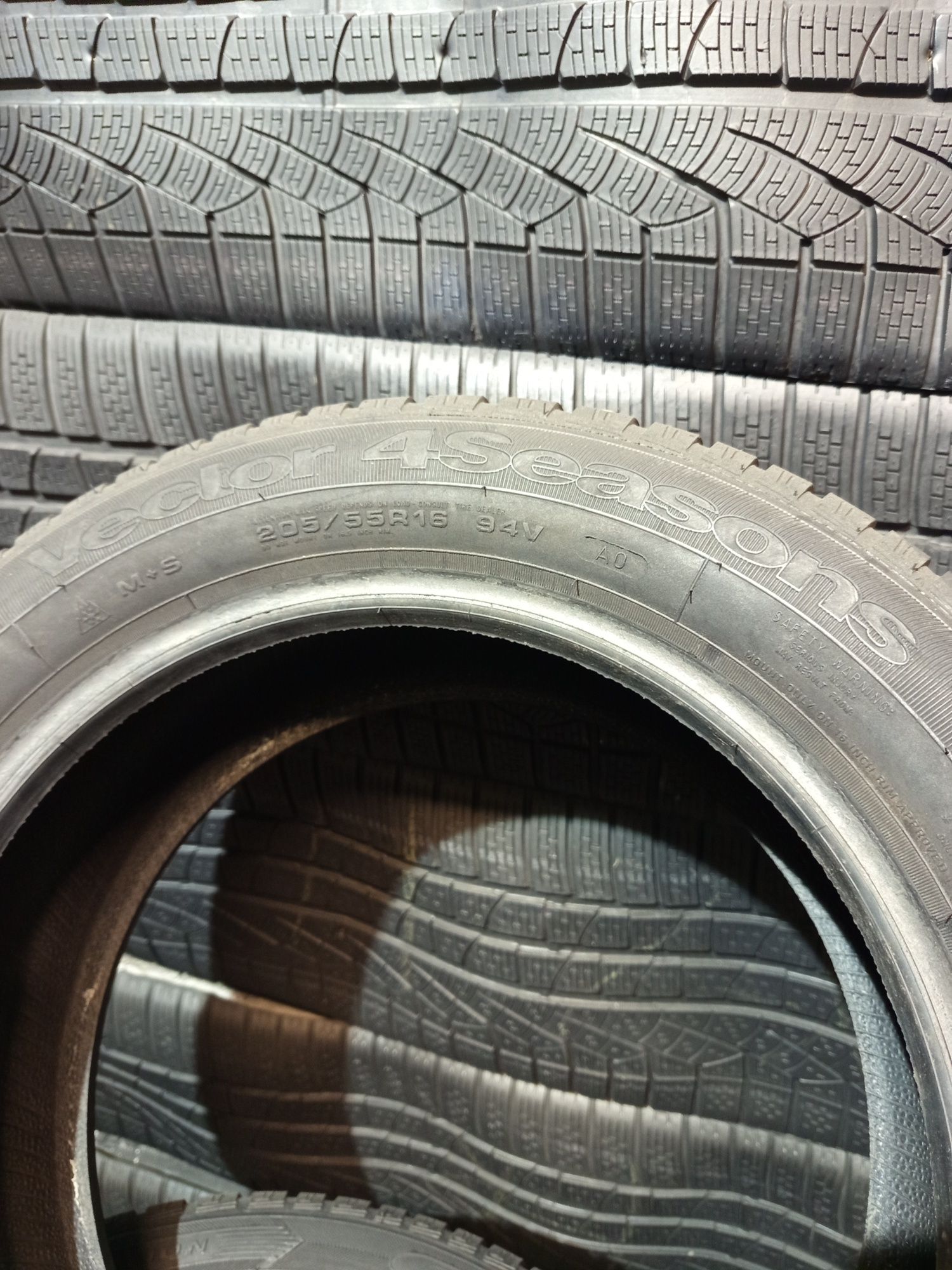 205/55R16 GoodYear Vector 4seasons