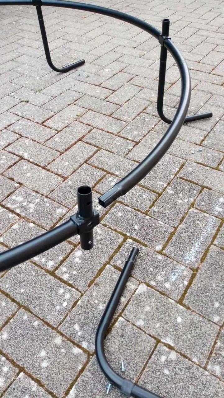 Trampolina dla jednego dziecka mała stan bardzo dobry .
