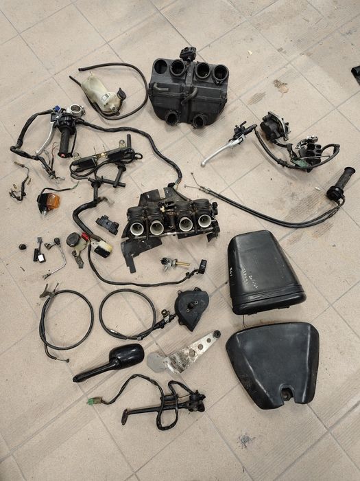 Honda CBR 400RR NC29 części gaźniki przełącznik cewki siedzenie zacisk