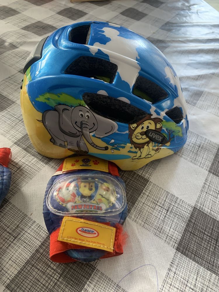 Kask dziecięcy UVEX i ochraniacze psi patrol 47-52cm lampka w kasku