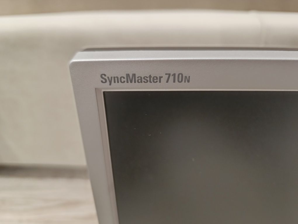 Monitor Samsung SyncMaster 710N 17 cali