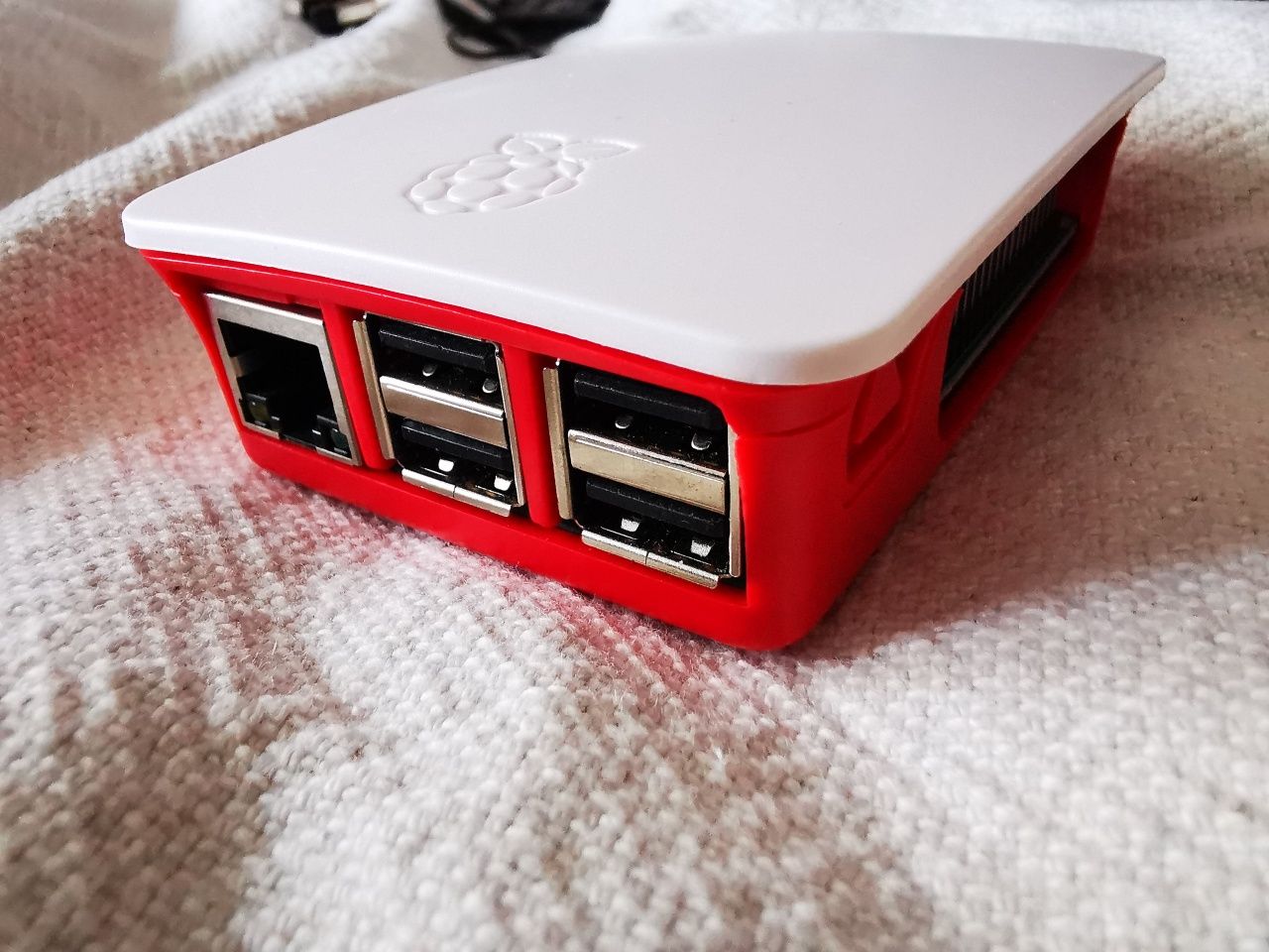 Raspberry Pi 3 Model B z oryginalną obudową – bardzo dobry stan