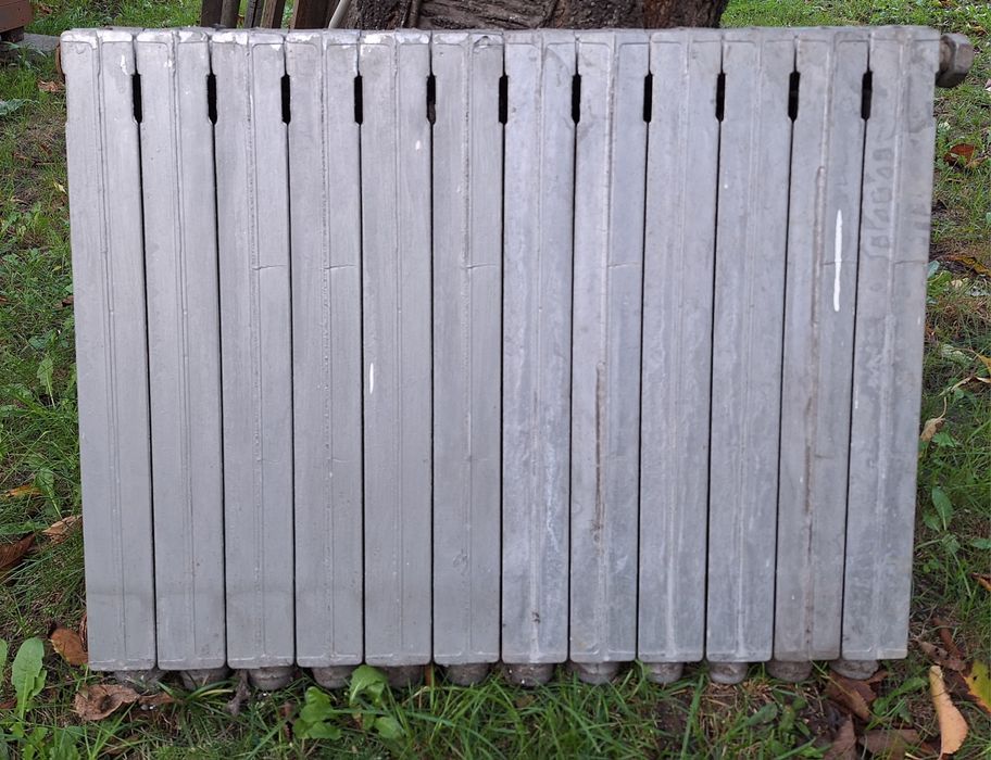 Grzejnik aluminiowy z korkami przyłączeniowymi prawa strona 12 żeberek