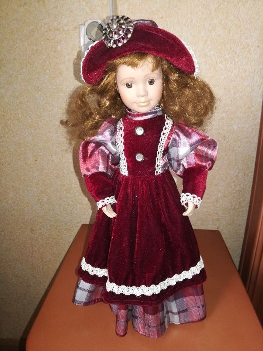 Продам фарфоровую куклу из своей коллекции