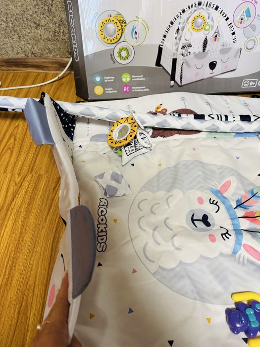 Розвиваючий інтерактивний дитячий килимок