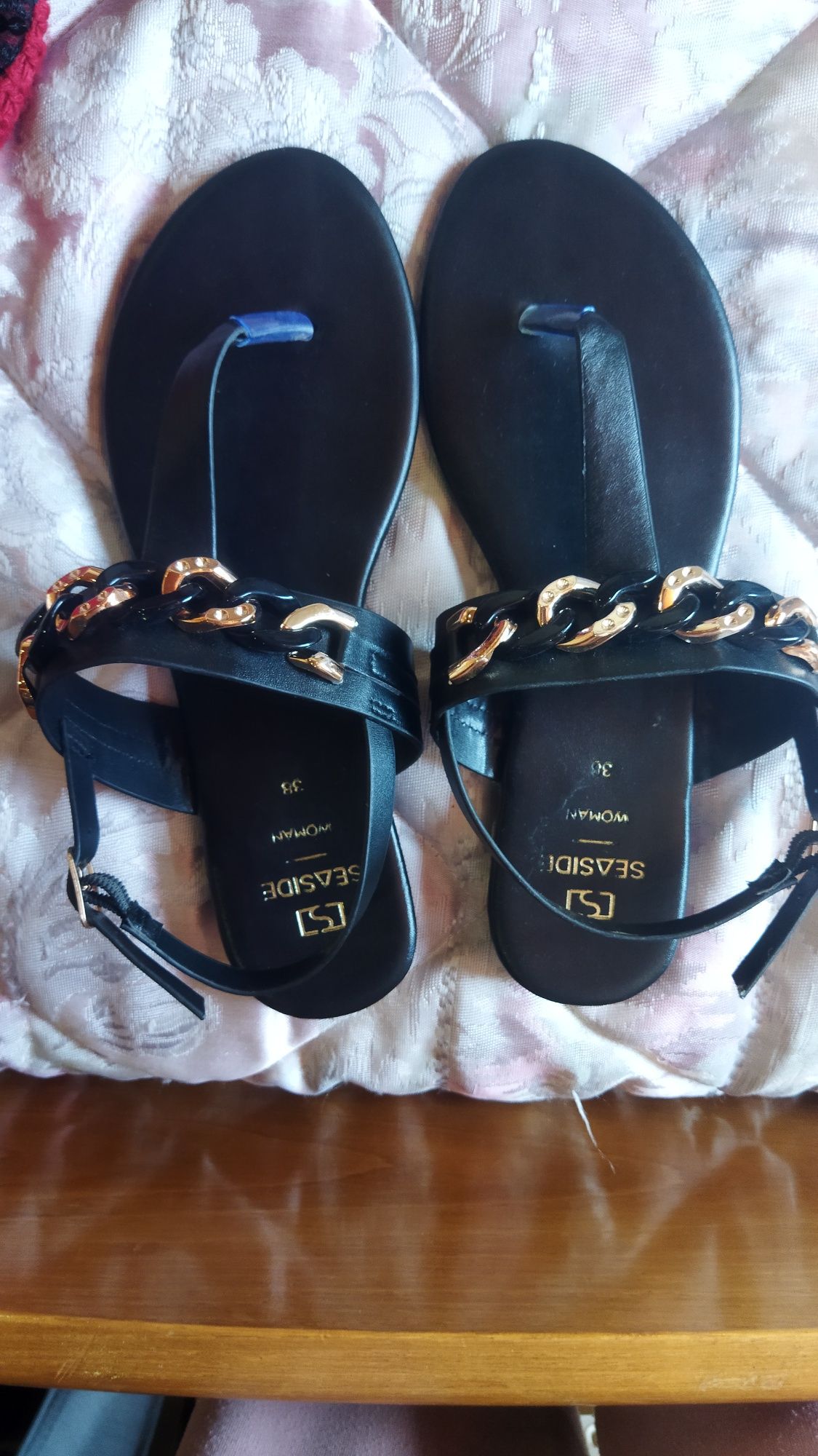 Chinelas de dedo