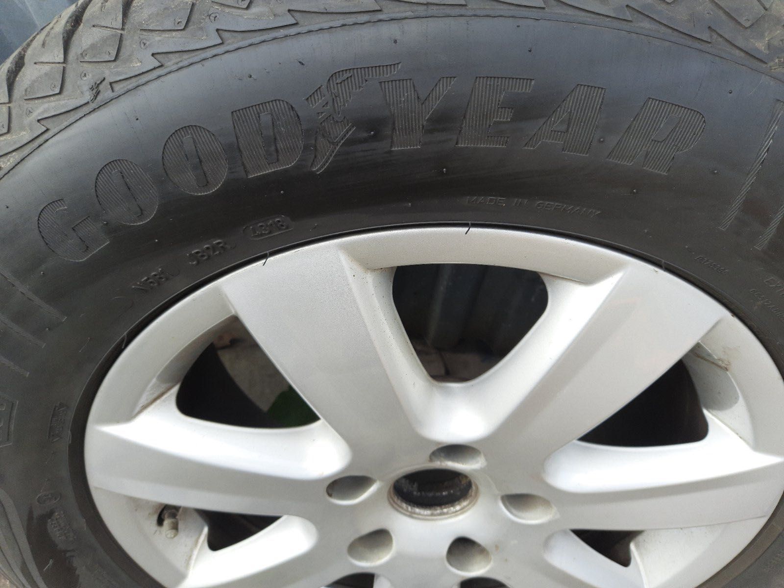 Колеса Диски (зима) Оригінал VW Touareg 235/65R17 GoodeYear