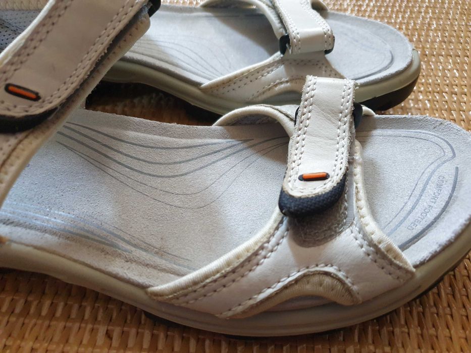 Жіночі сандалі від ECCO, бежевого кольору, 41 розмір, стелька 26 см