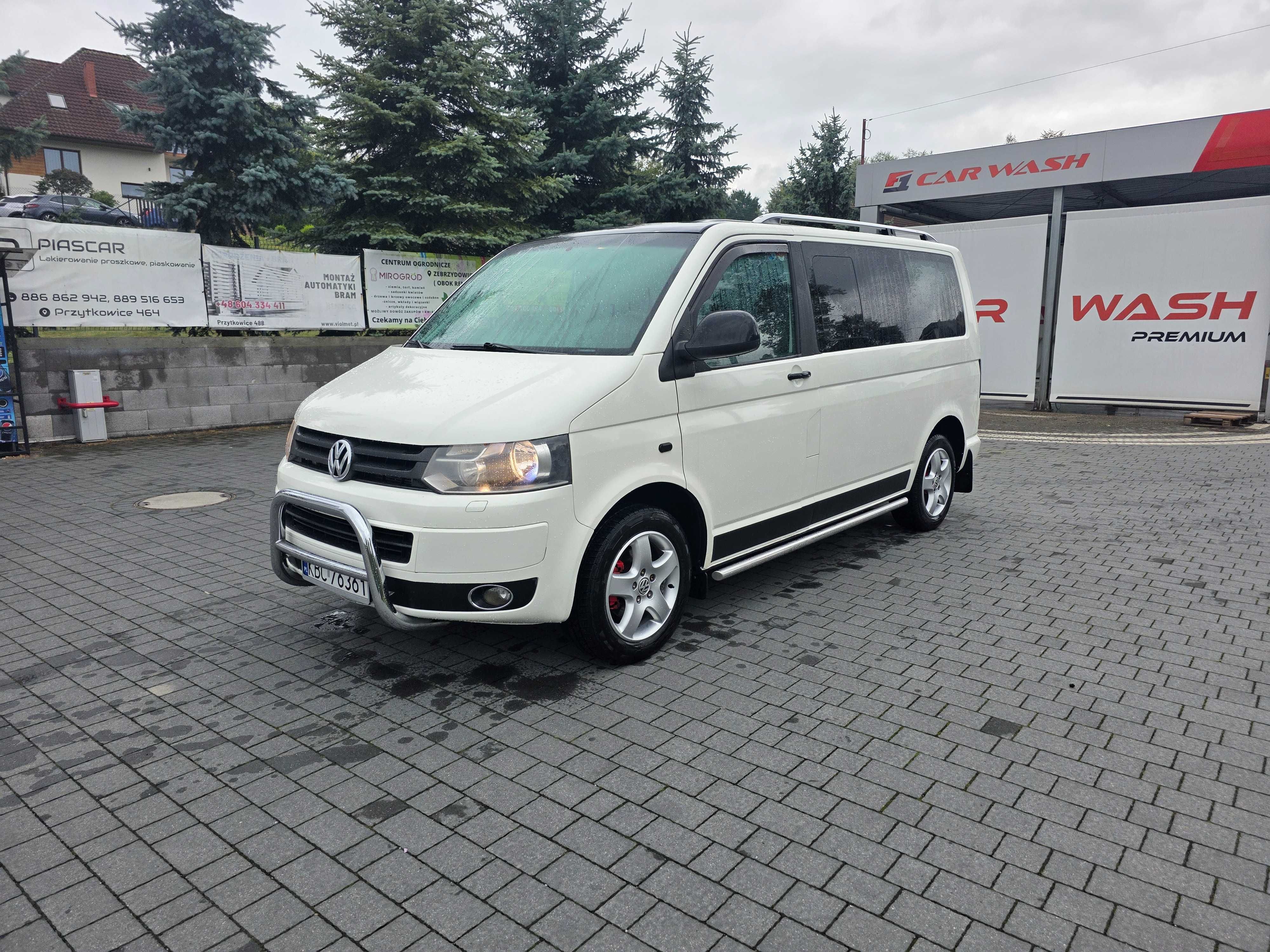 Vw T5 Transporter  2,5TDI 130Km 2006r. 8 osób , hak, klima uszkodzony
