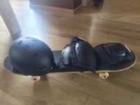 Deskorolka wyczynowa + Zestaw ochraniaczy i kask