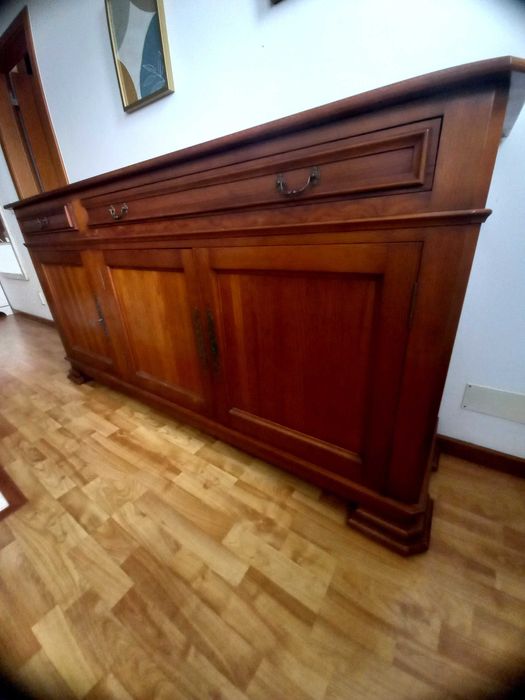 Aparador Madeira macica acabamento cerejeira em muito bom estado