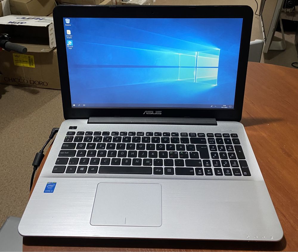 Asus F555L 15.6"/i5-5/ 4GB RAM/1TB HDD! n303