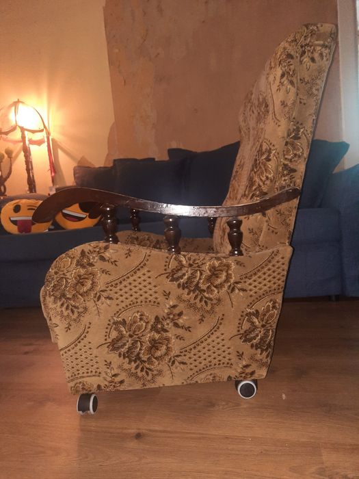 Fotele tapicerowane na kółkach