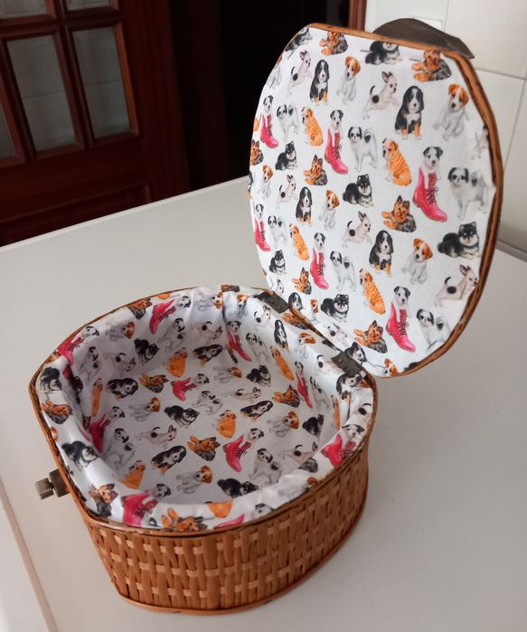 CAIXA BONITA.Guarda jóias,Casa,Bâtons,Vernizes,Quarto,Sala,Colecção.