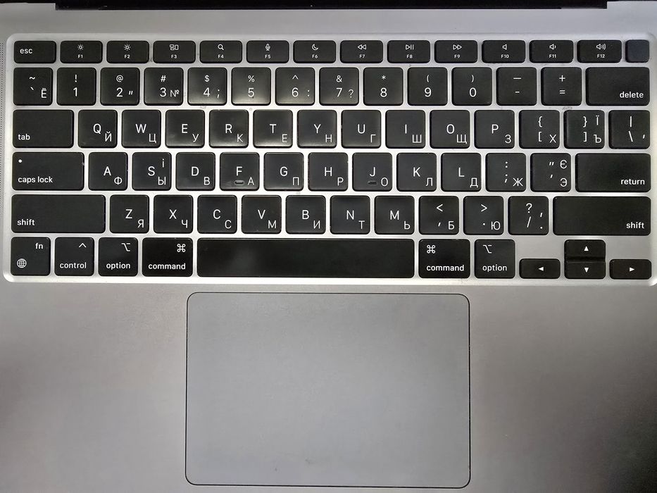 MacBook Air  M1 • 8 ГБ RAM