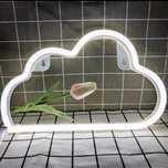 Neon na ścianę w kształcie Chmury