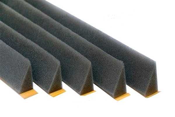 Універсальний  ущільнювач самоклеючий із (30мм х 60мм х 1м) покрівля