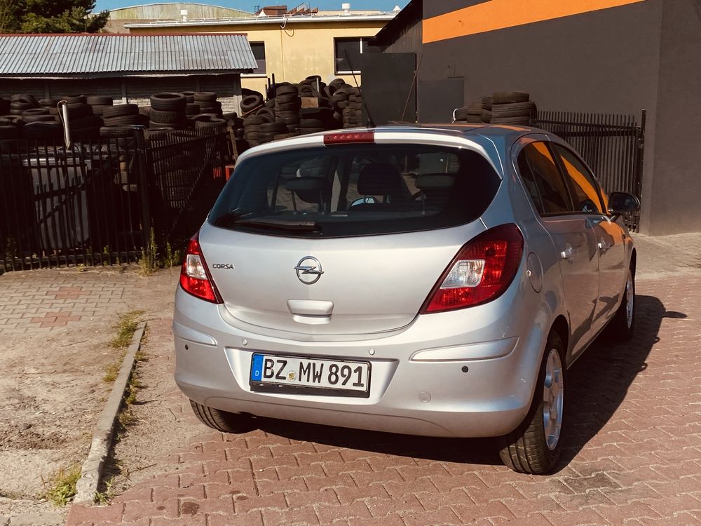 Opel corsa rok 2011 poj 1.2 przeb 195tys 5-d klima zadbana