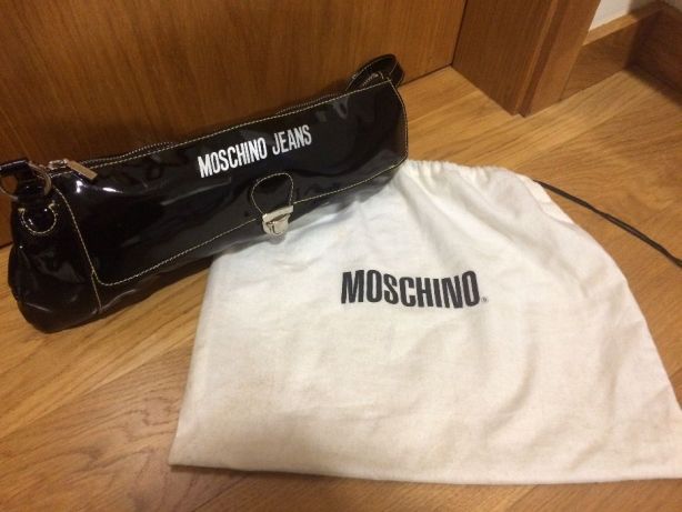 Mala preta da marca Moschino (original)