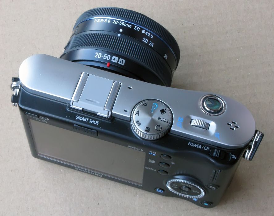 Беззеркальный фотоаппарат Samsung NX100 KIT 20-50mm Black.