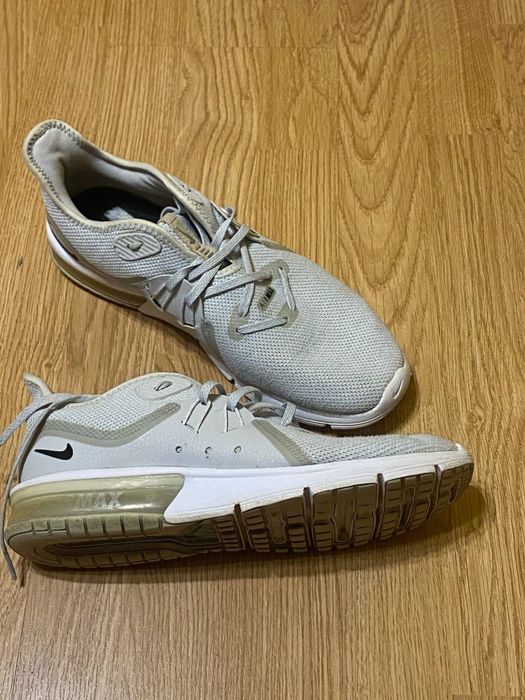 Удобные кроссовки Nike для гуляния или спорта