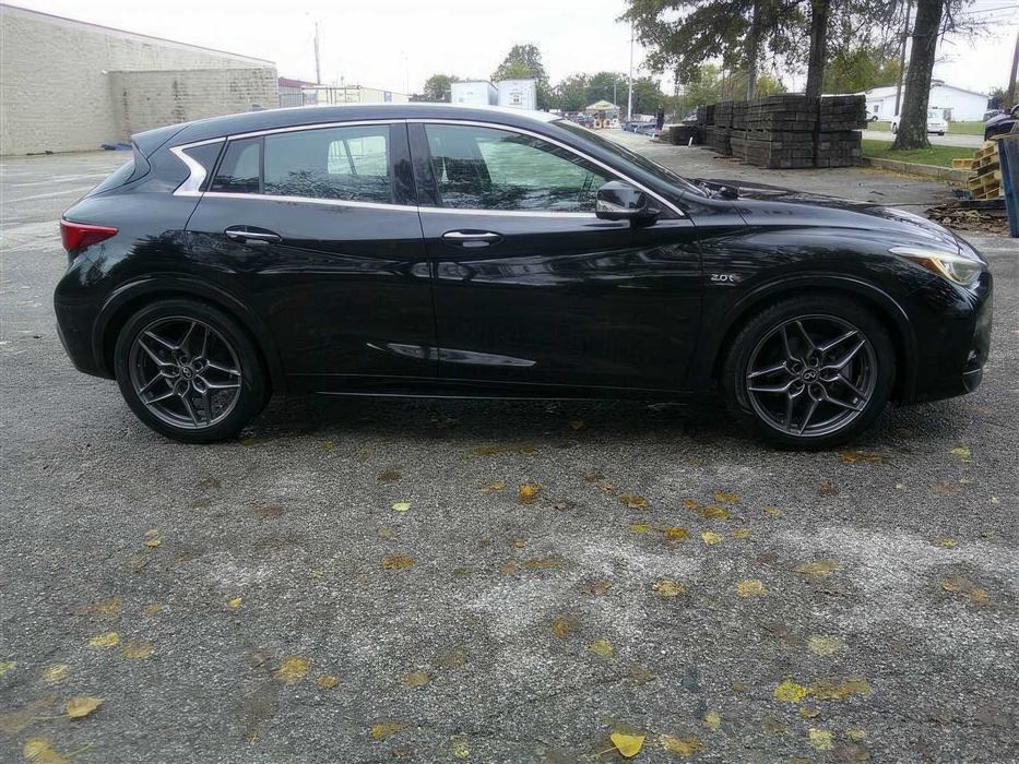 Infiniti QX30 Sport      2017