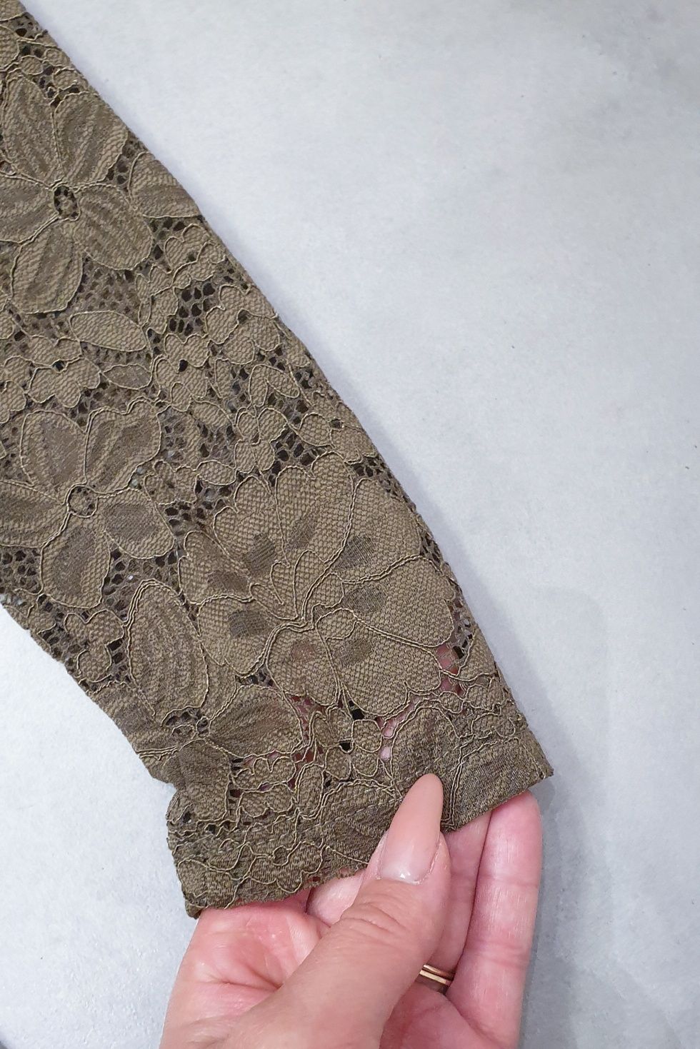 Bluzka hiszpanka z falbanami z koronką May M/L 38/40 zielona khaki