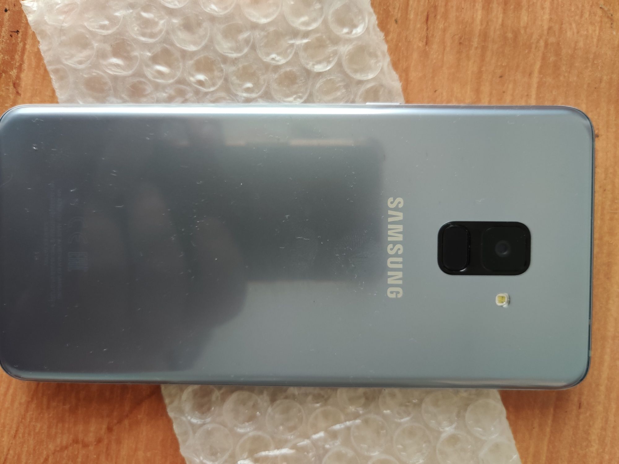 Продам Samsung A8+ sm-A730f.