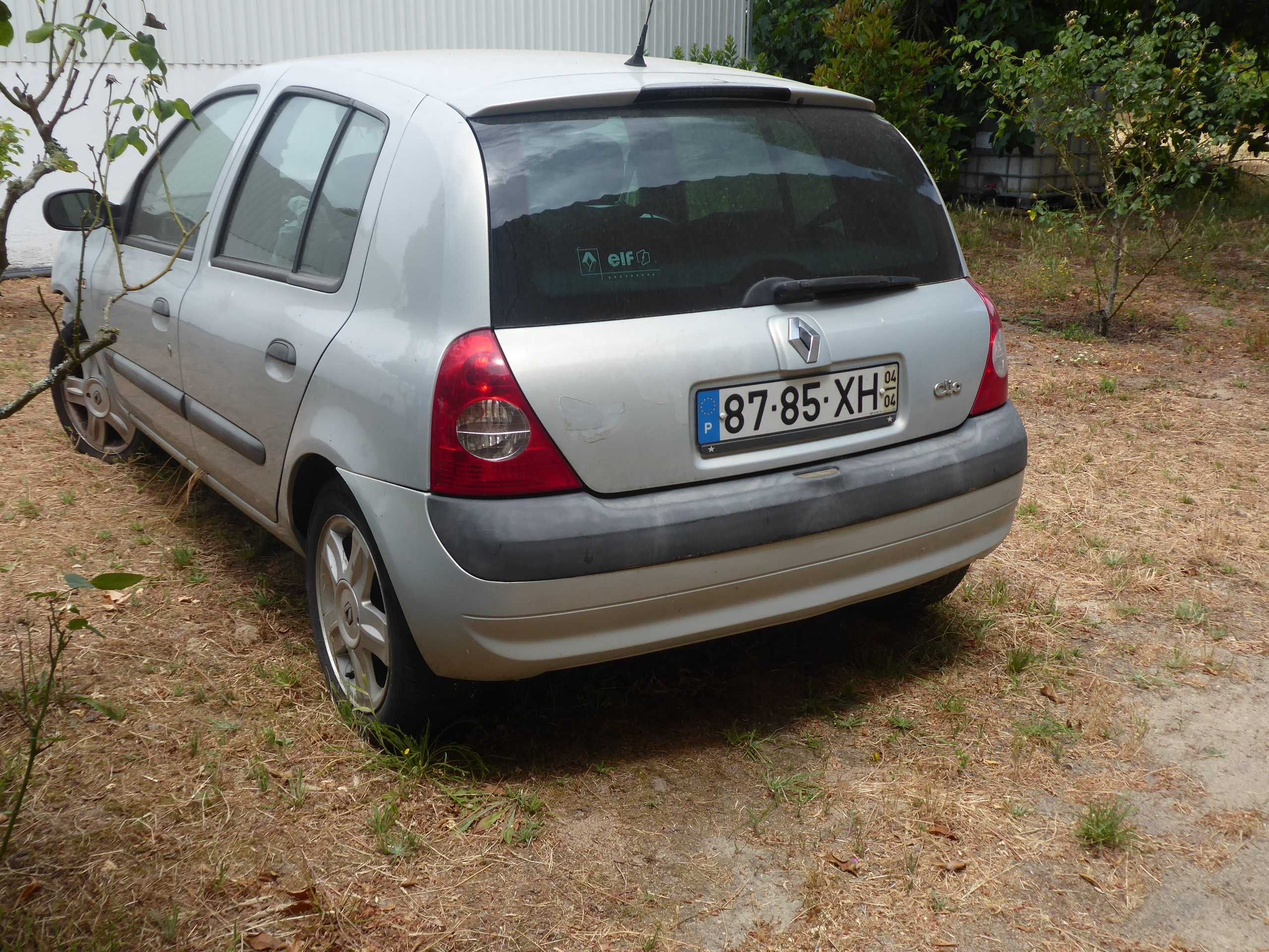 Renault Clio sinistrado