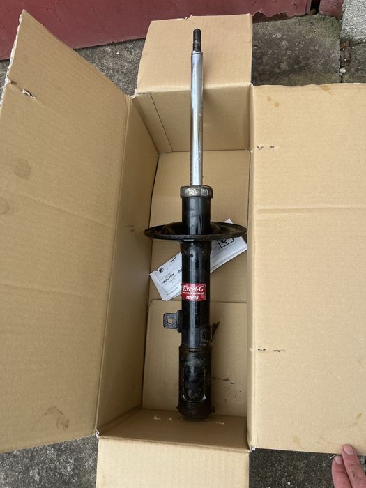 KYB каяба toyota avalon 2005 американка амортизатор задний левый