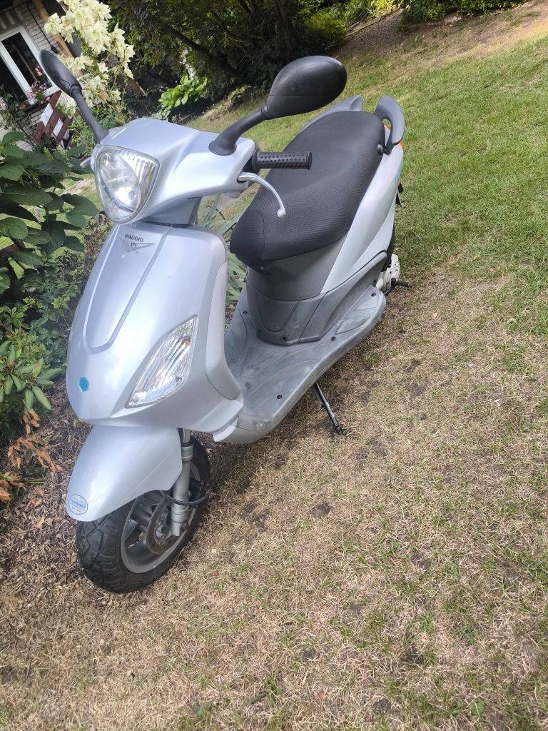 Skuter Piaggio fly 50 4T