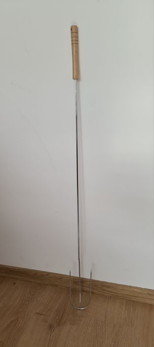 Szpikulec do kiełbasek na ognisko – metalowy, drewniana rączka 101,5cm